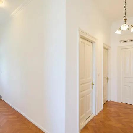 Garden Antique With Bubble Dubrownik