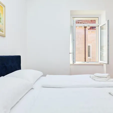 Garden Antique With Bubble Dubrownik