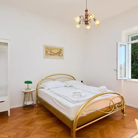 Apartament Garden Antique With Bubble