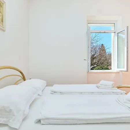 Apartament Garden Antique With Bubble