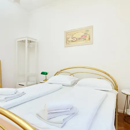 Garden Antique With Bubble Apartman *