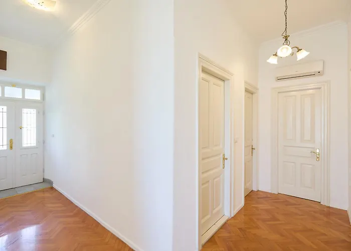 Garden Antique With Bubble דוברובניק