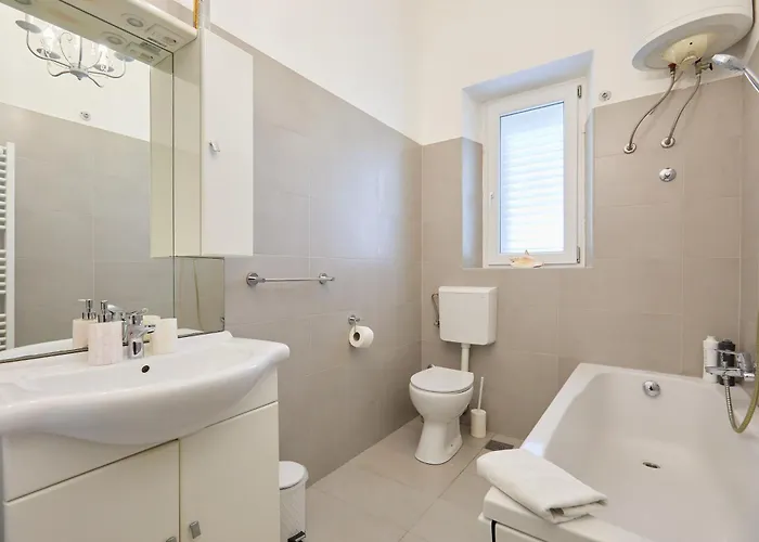 Garden Antique With Bubble דירה *