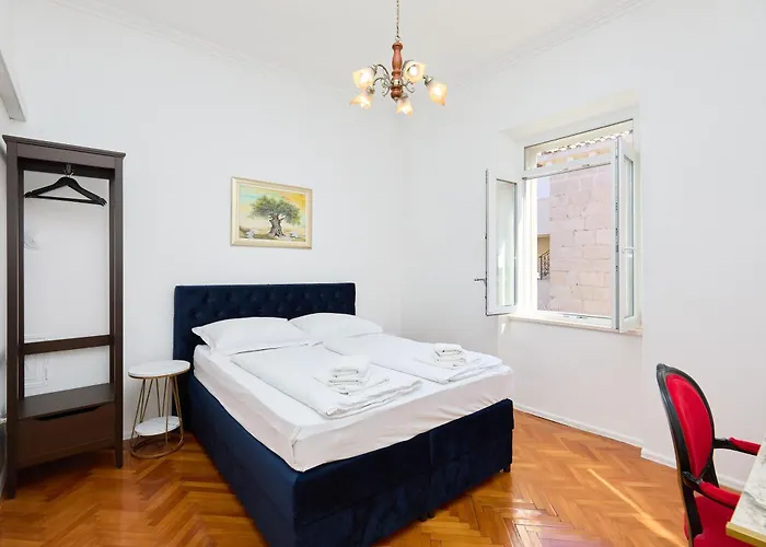 Garden Antique With Bubble