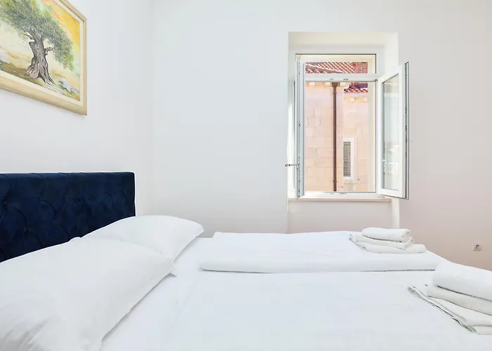 Garden Antique With Bubble Dubrovnik