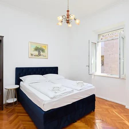 Garden Antique With Bubble